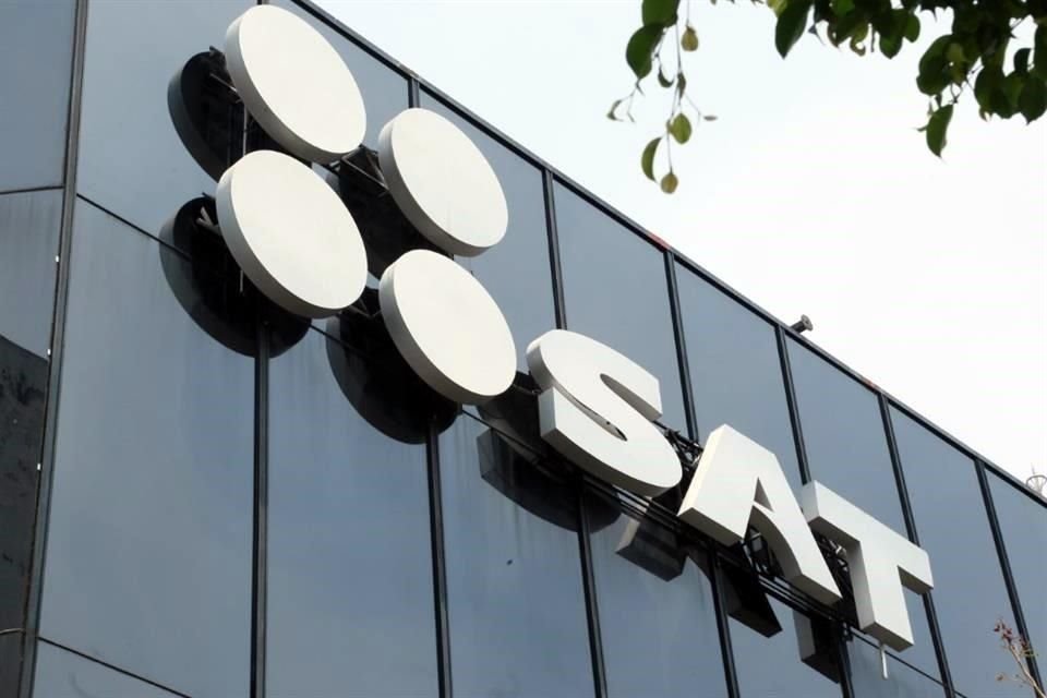 El documento es emitido por el SAT y contiene los datos fiscales del contribuyente.