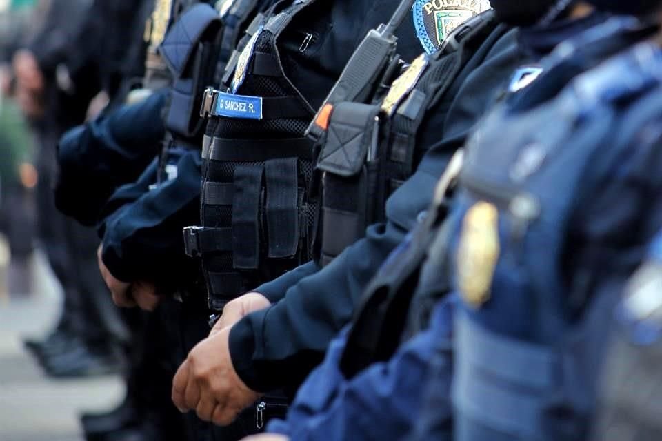 Policías.