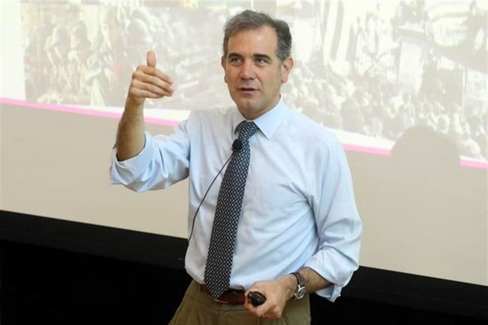 Lorenzo Córdova dijo que la polarización es el peor momento para cambiar las reglas electorales y que con actuales se puede hacer elección de 2024.