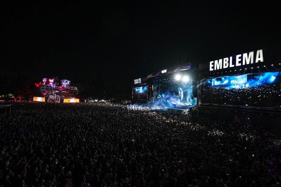 Al caer la noche así lució el festival Tecate Emblema 2022.