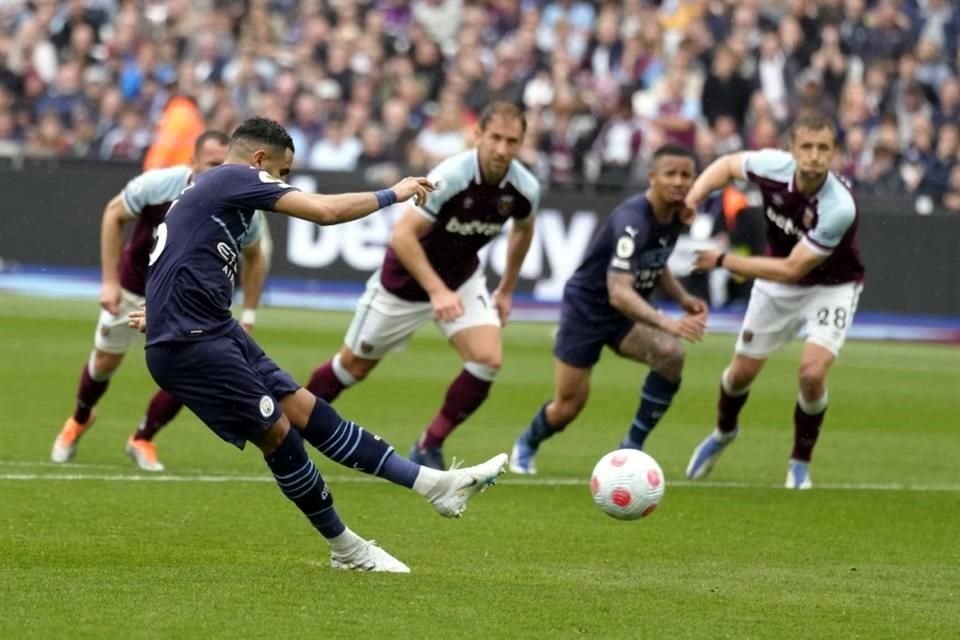 Riyad Mahrez tuvo la oportunidad de darle el triunfo al Manchester City, pero falló un penalti al minuto 84.