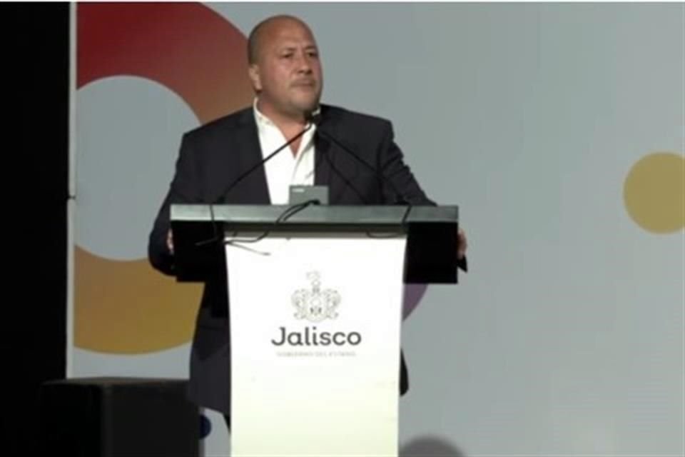 Enrique Alfaro, Gobernador de Jalisco, durante su discurso en el desayuno por el Día del Maestro.