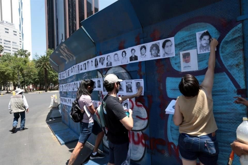 Familiares de personas desaparecidas se reunieron este domingo en la Glorieta donde se encontraba la Palma y negaron estár en contra del nuevo árbol.