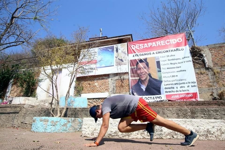 En varios puntos de la Barranca hay lonas que informan de la desaparición de José Octavio.