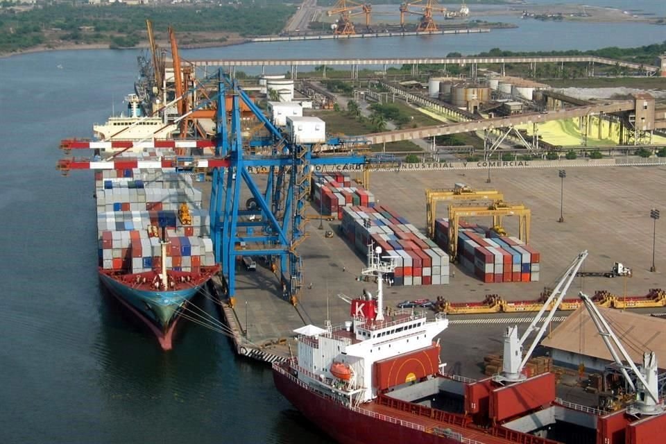 En todo el año de 2019, se movilizaron 2 millones 16 mil 12 unidades en los puertos mexicanos.