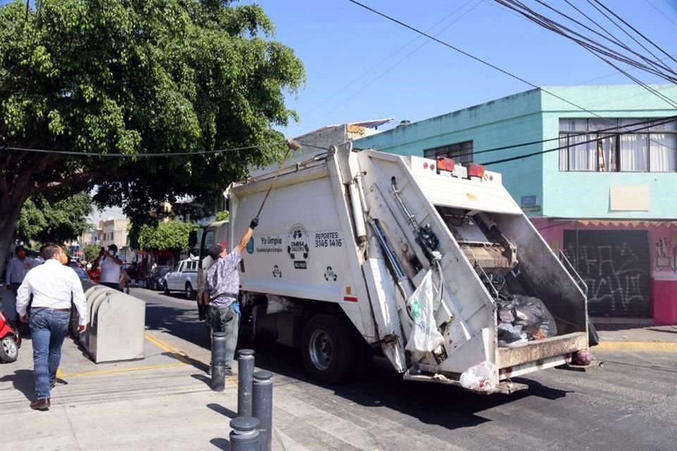 Lomelí lamentó que pese al gasto de 1.5 millones de pesos al día y a que parte del servicio de recolección está concesionado, no se logre tener una ciudad limpia.