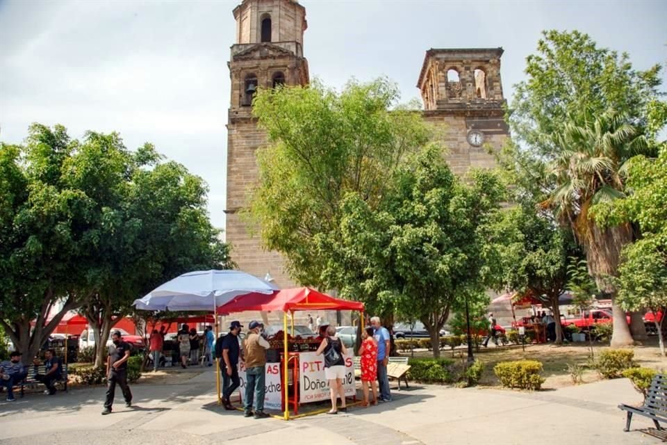 Buscan que en el Jardín de Mexicaltzingo no se construya un estacionamiento.