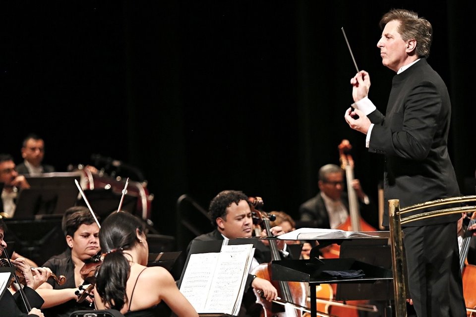 Marco Parisotto dirigió a la Filarmónica de 2014 a 2018.