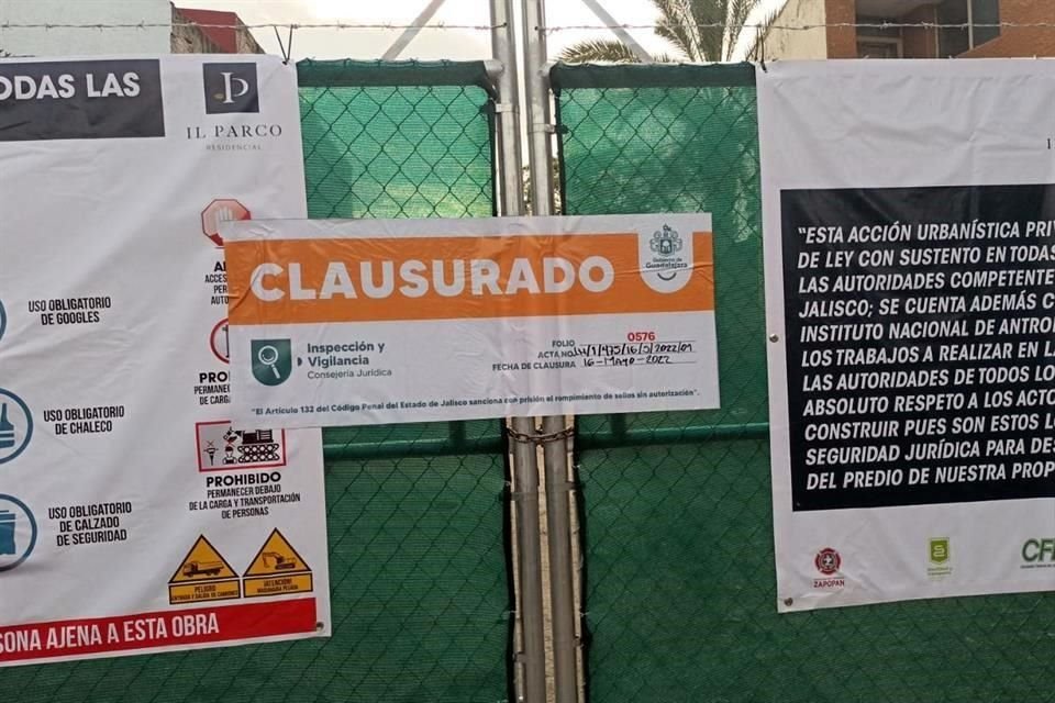 Se colocaron los sellos 0576 y 0596, los cuales podrán ser levantados una vez que el desarrollador pague la infracción correspondiente y subsane la deficiencia.