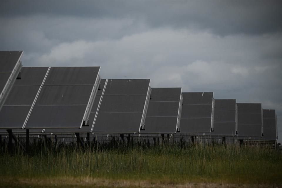 La gran mayoría de los proyectos de generación distribuida en México se centran en paneles solares fáciles de instalar 'in situ' en lugar de grandes turbinas eólicas. 