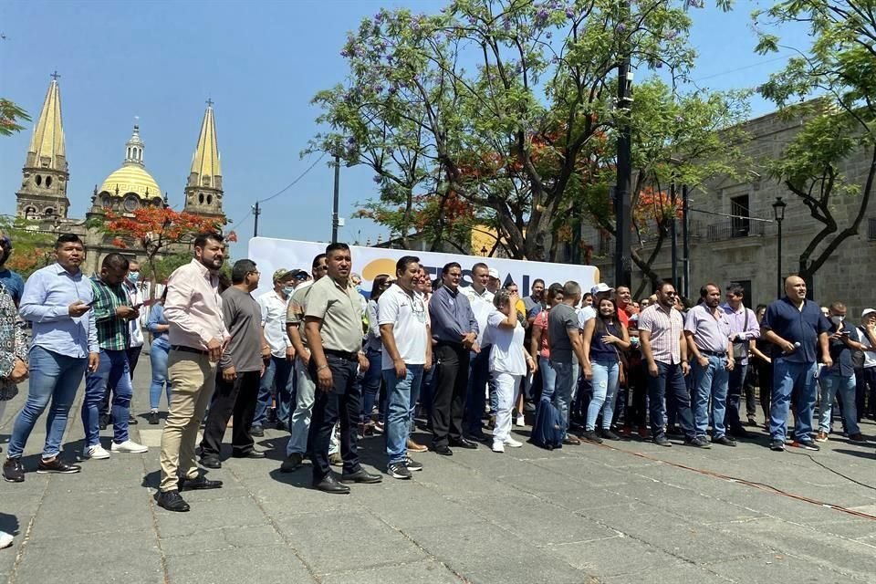 Integrantes de la Federación de Sindicatos Independientes (Fesijal) se manifestaron frente al Palacio Legislativo contra el Ipejal.
