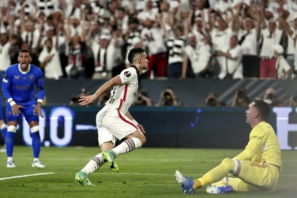 Rafael Santos Borré llegó justo a la cita para igualar el partido.