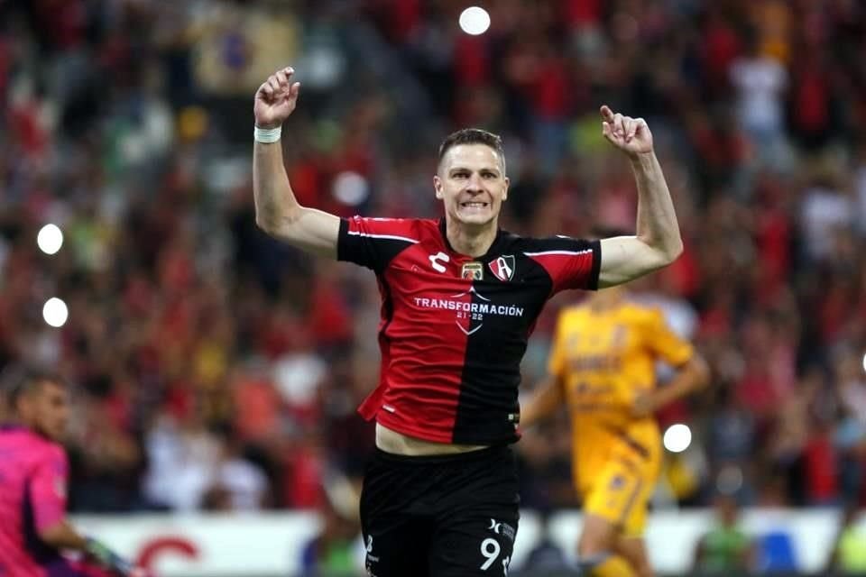 De penal, Julio Furch marcó el primer gol.
