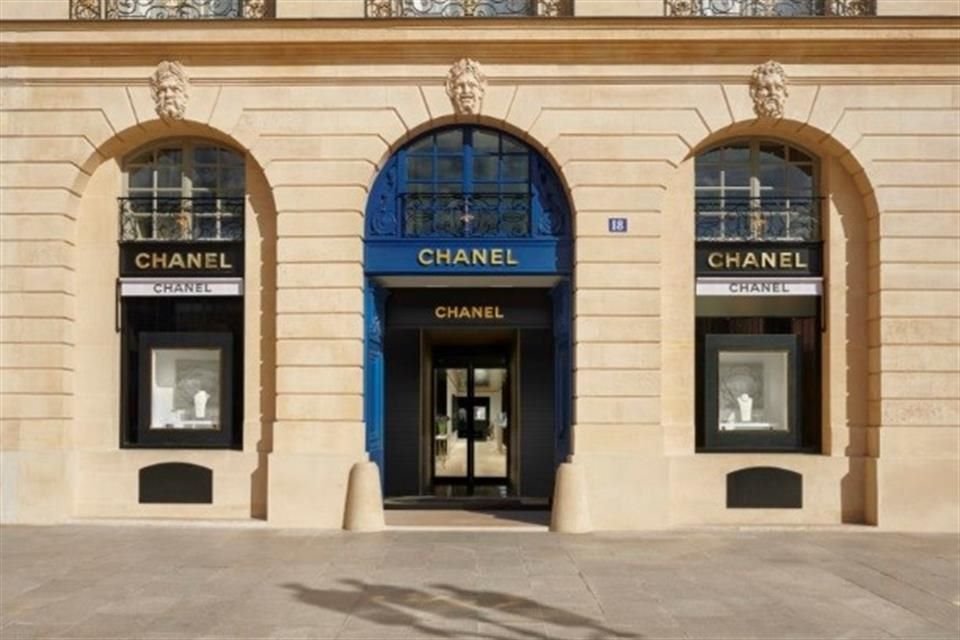 La icónica casa de Chanel en la Place Vendôme reabrió sus puertas para presentar sus colecciones de relojería y Alta Joyería.