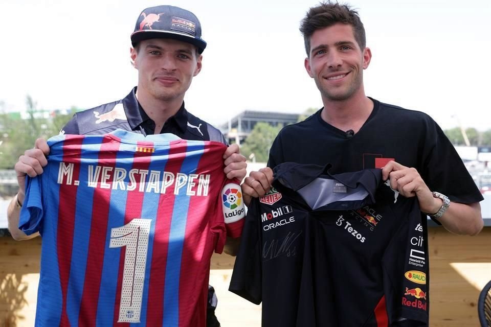 Max Verstappen y Sergi Roberto intercambiaron playeras previo al GP de España 2022.