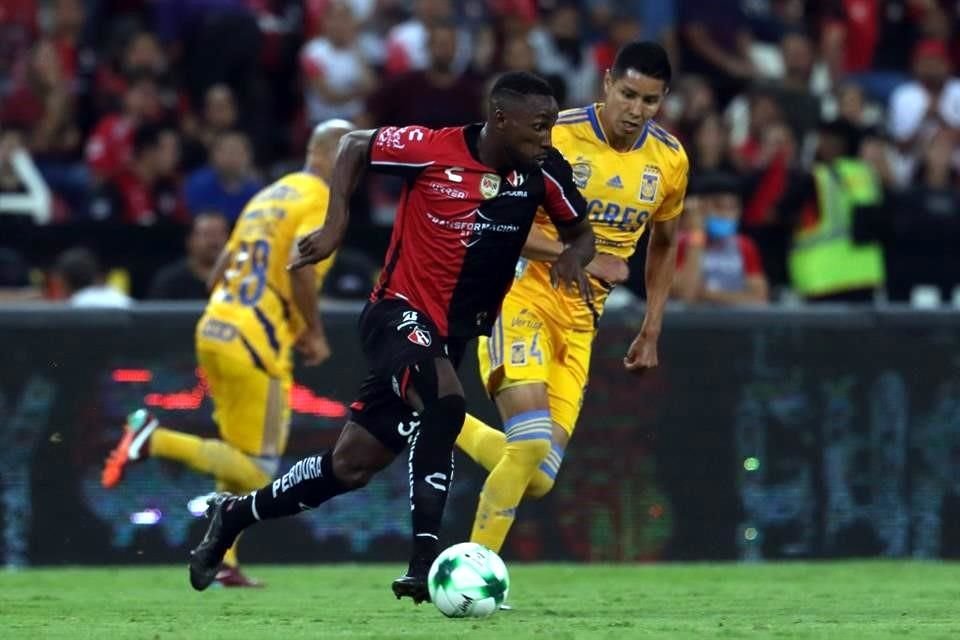 Julián Quiñones fue un dolor de cabeza para Tigres en la Semifinal de ida ante Atlas.