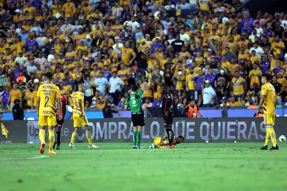 Los roces no faltaron en el Universitario.