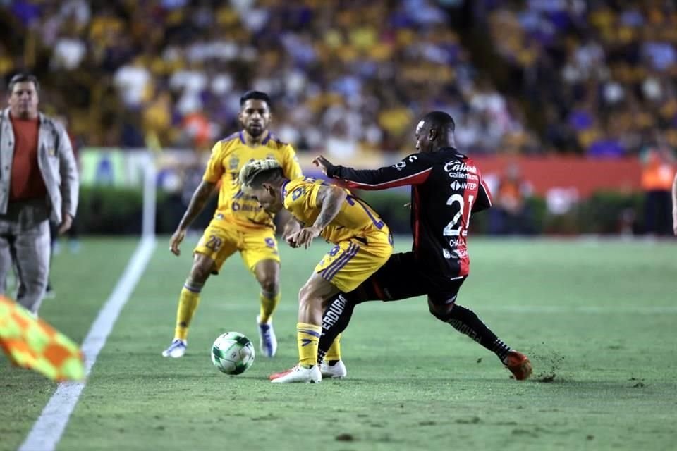 Tigres se desbocó al frente en busca de dos más.