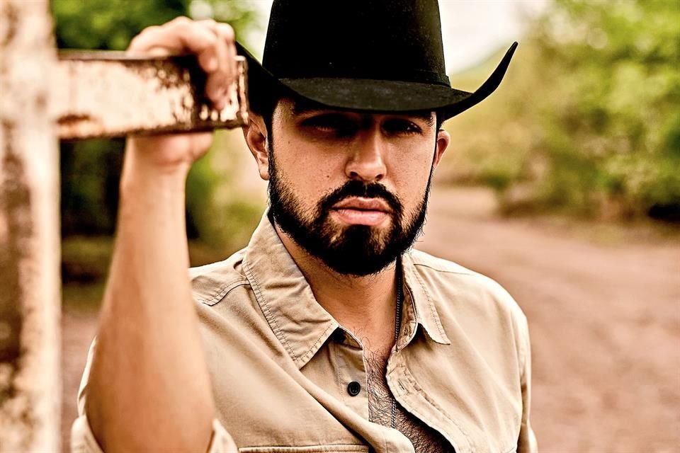 'Llegando al Rancho' es el nuevo disco del cantante.