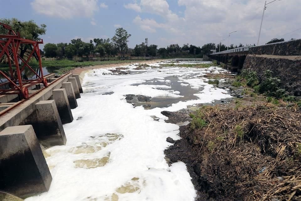 La muerte biológica del Río Santiago queda evidenciada en su insuficiente concentración de oxígeno en el agua.