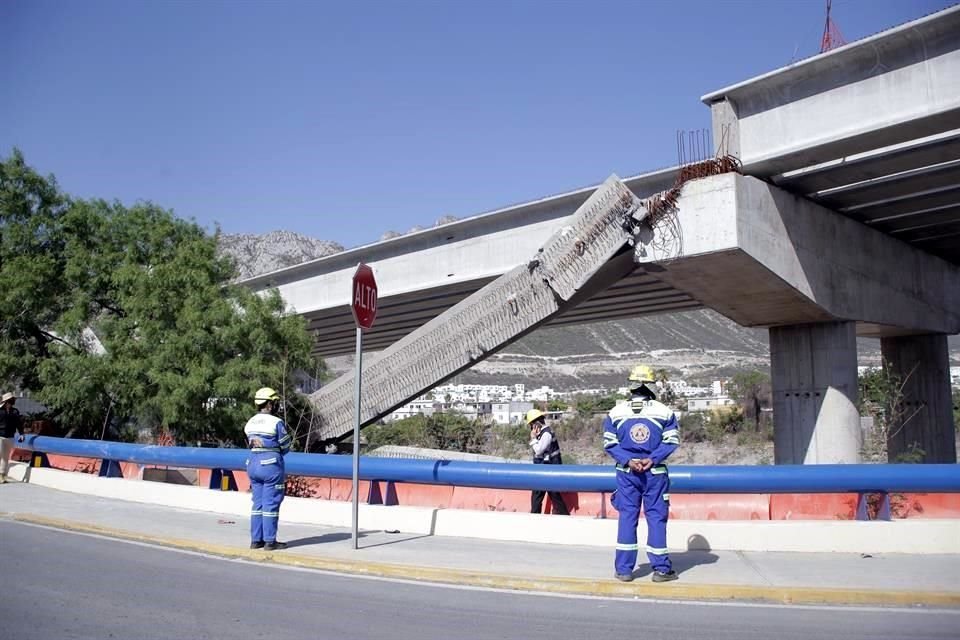 Los hechos en la obra, a cargo de la Federación y una empresa privada española, se registraron a la altura de la Avenida Morones Prieto y la Avenida Montaña.