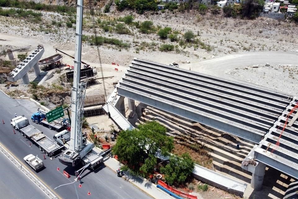 La empresa Grúas del Norte realizó la operación.