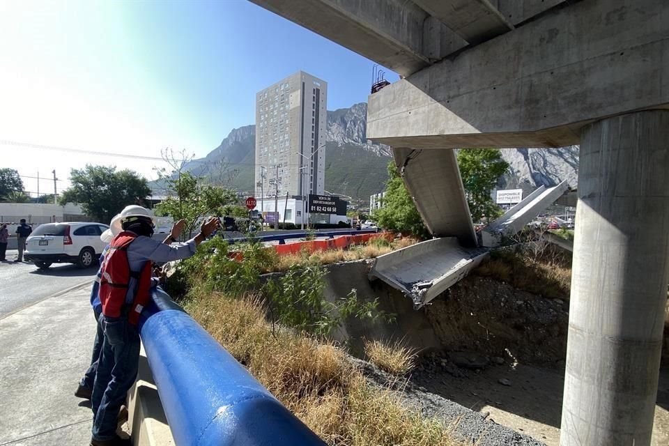 Roadis construye actualmente el viaducto sobre el Río Santa Catarina para extender la Autopista a Saltillo hacia el Bulevar Antonio L. Rodríguez.