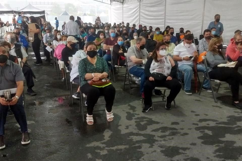 Aunque se han registrado reacciones a vacunados, éstas han sido menores y resueltas en el módulo de observación.