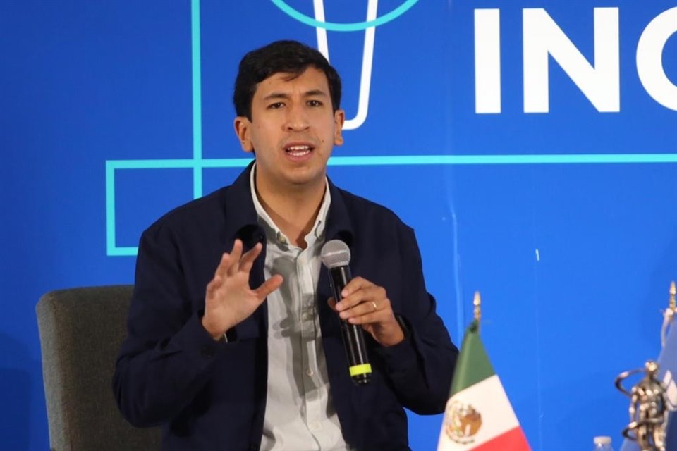 Kumamoto concedió entrevista antes de ingresar a un encuentro con el gremio de la construcción en el Colegio de Ingenieros Civiles de Jalisco.