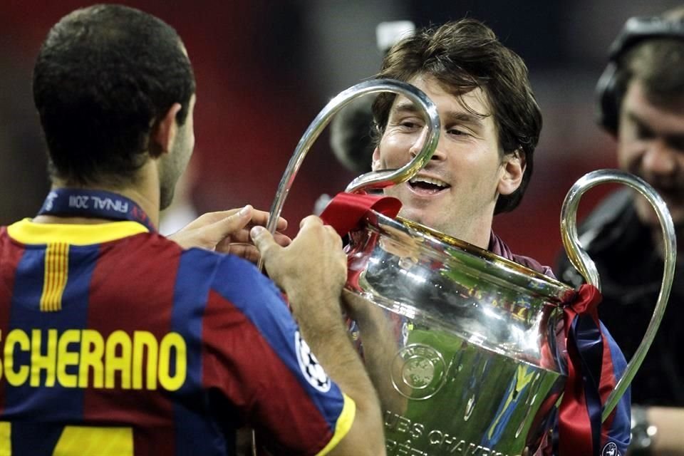 Javier Mascherano ganó varios trofeos al lado de Lionel Messi.