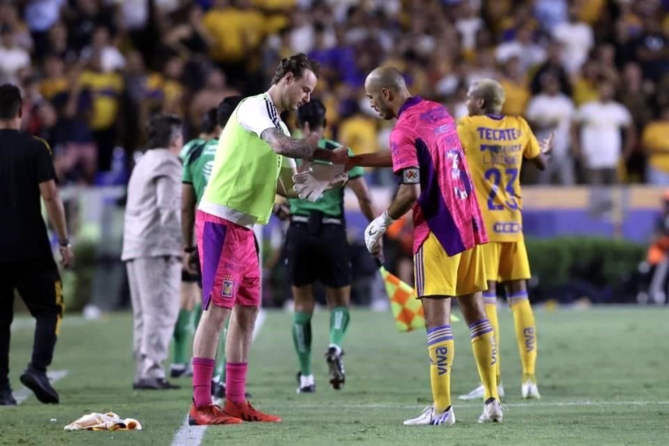 Al ya no haber cambios, Guido Pizarro se puso los guantes.