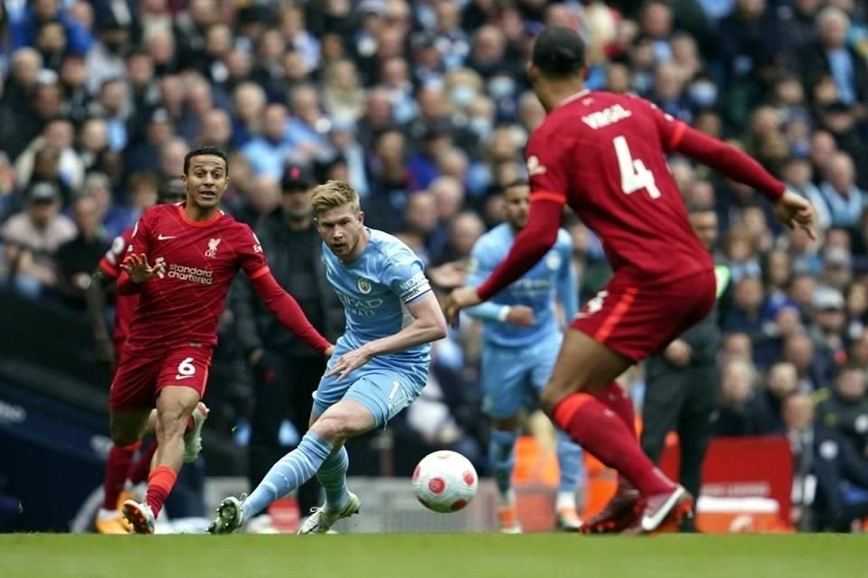 El City ganando es campeón de Inglaterra.