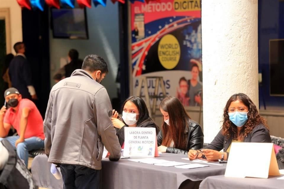 Aquellos jóvenes que tienen una licenciatura son los que se enfrentan con mayores barreras.