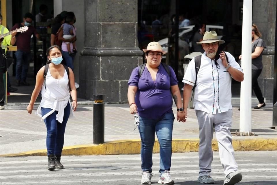 A partir del 10 de mayo, la Mesa de Salud quitó la obligatoriedad del cubrebocas. Algunos tapatíos aún lo portan, aunque son minoría.