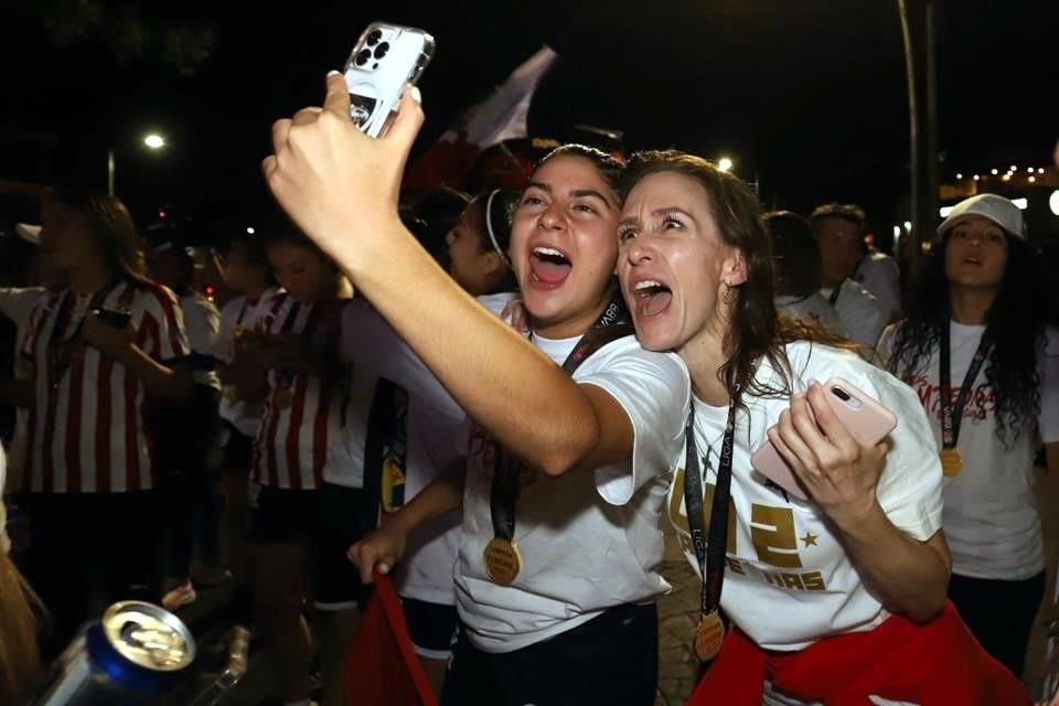 Después del partido, el festejo se traslado a la Glorieta Minerva.