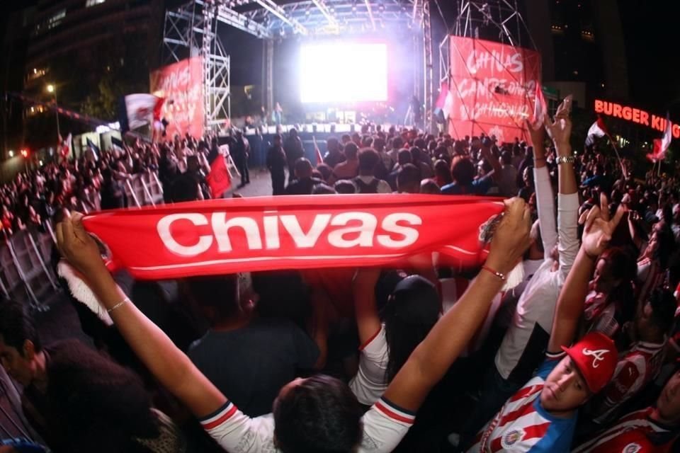 Después del partido, el festejo se traslado a la Glorieta Minerva.