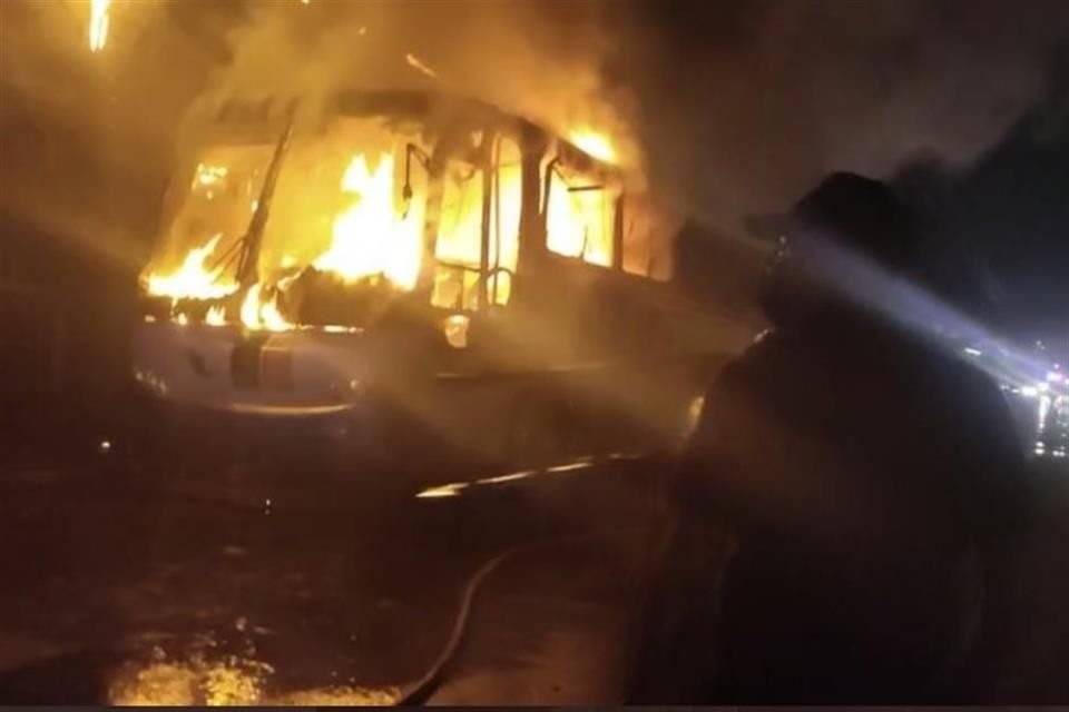 Durante estos diversos hechos de violencia en donde varias camionetas con hombres armados tomaron las calles no se registraron víctimas.