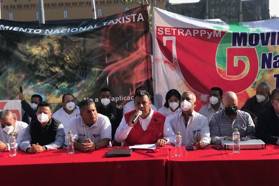 Pese a que han tenido reuniones de trabajo con la Semovi, ésta no ha logrado plantear un piso parejo para taxistas y plataformas.