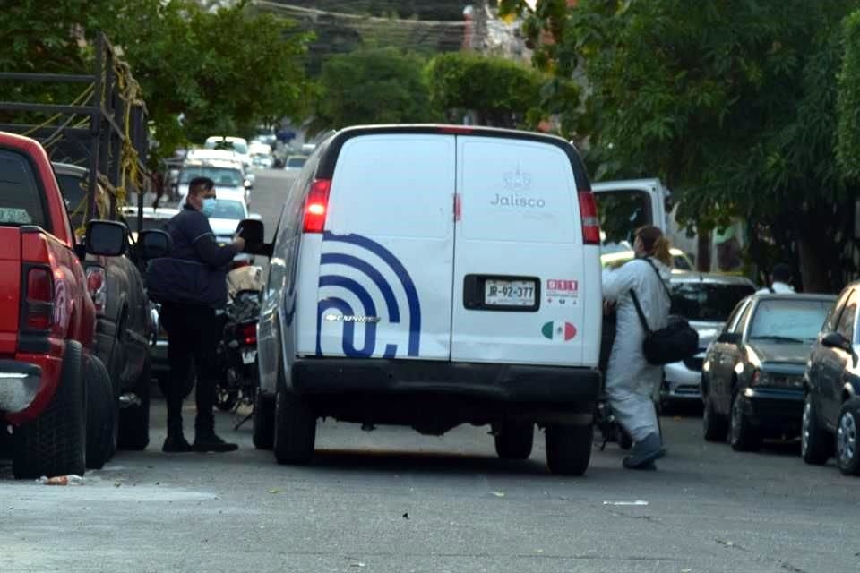 Autoridades acudieron a reunir indicios y llevarse el cuerpo de la víctima en la Colonia Esperanza.