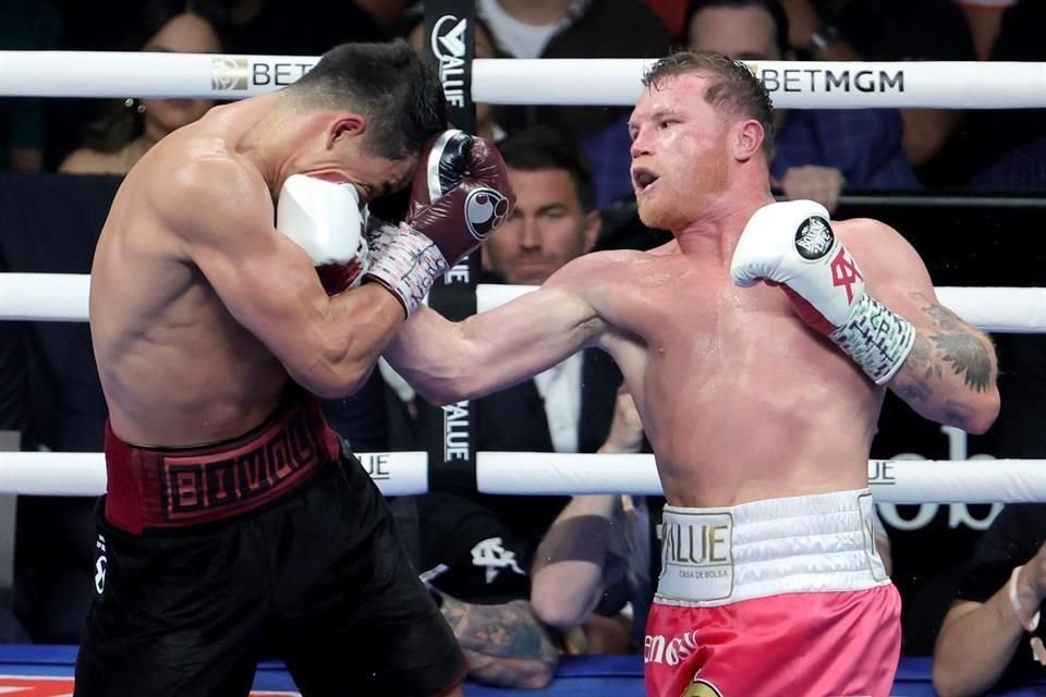 'Canelo' sufrió su segunda derrota como profesional con Bivol.