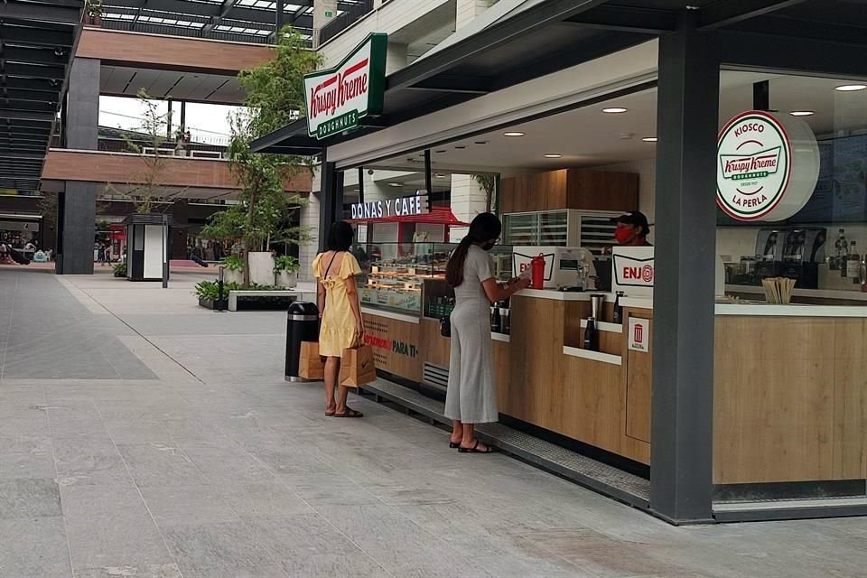 Por la apertura de una nueva isla de Krispy Kreme en el centro comercial La Perla, podrías recibir una docena al mes gratis.