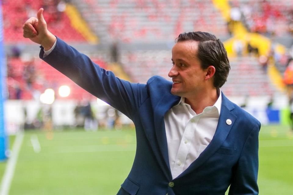 Mikel Arriola presente en el Estadio Jalisco.