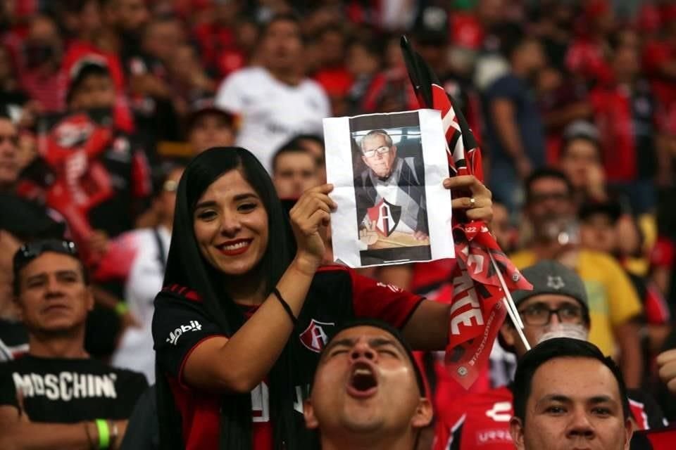 La Fiel acudió al llamado e hizo una gran entrada en el Jalisco.