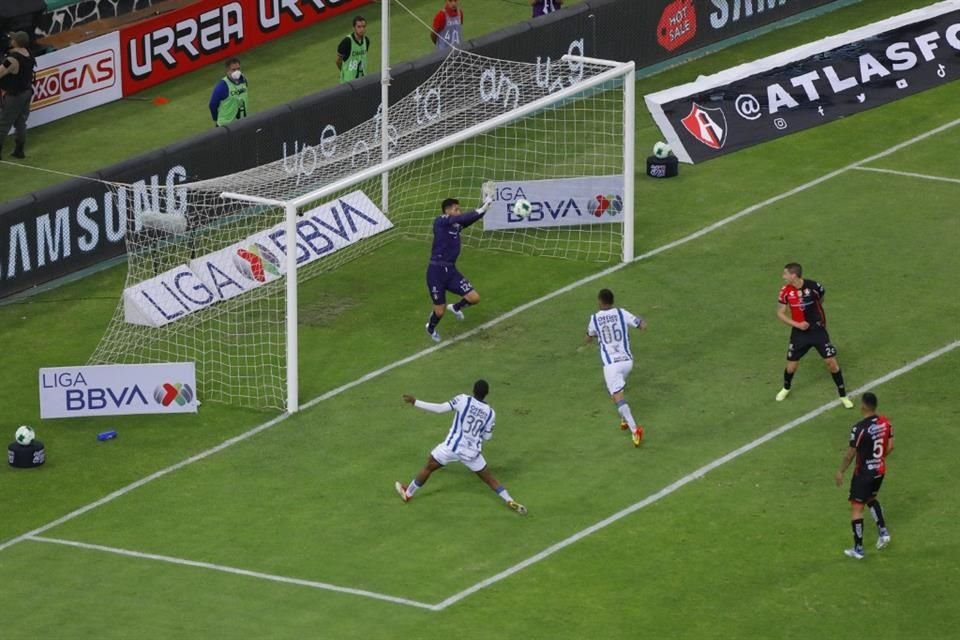 Camilo Vargas detuvo varias jugadas de peligro.