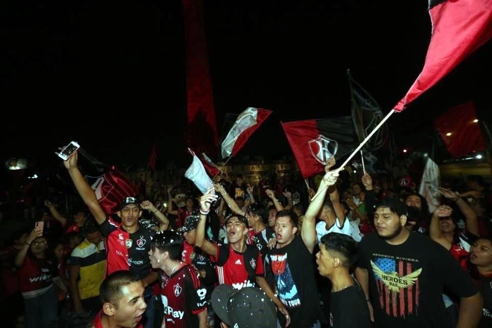 Faltan 90 minutos, pero los atlistas están eufóricos tras lograr la ventaja de 2-0 en la Final de Ida.