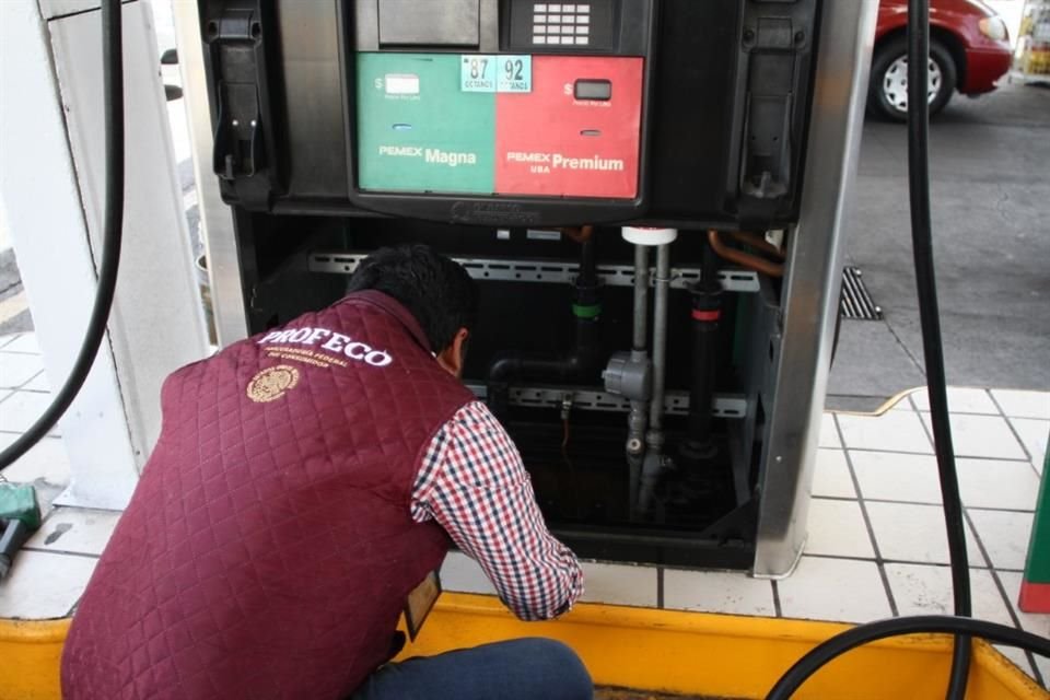 Personal de Profeco ha supervisado diversas gasolineras y algunas bombas se han inmovilizado.