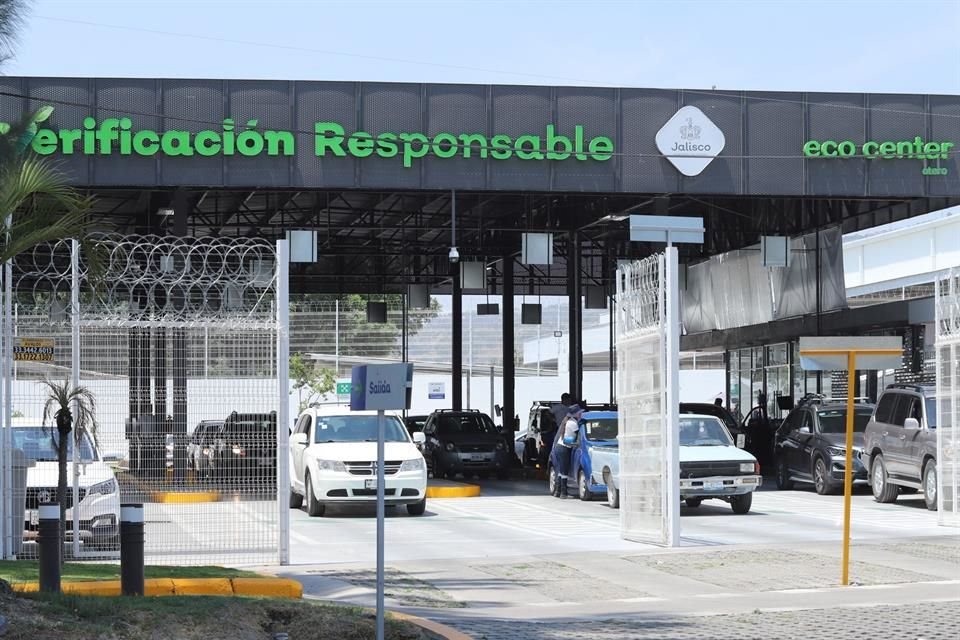 Aspecto del centro de Verificación Responsable ubicado en Mariano Otero, Zapopan.