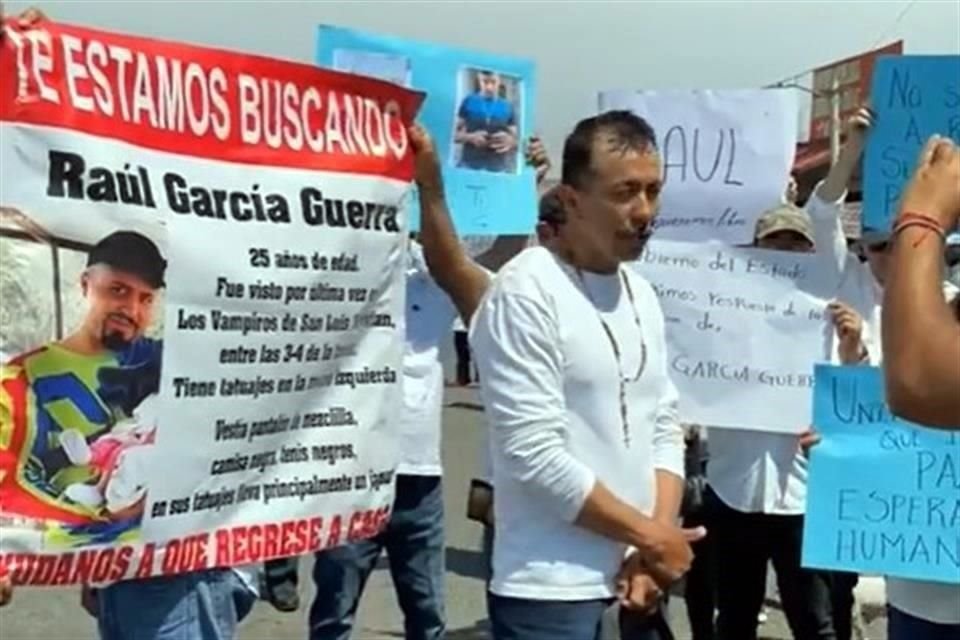 El padre de Raúl, joven de 25 años desaparecido en Tuxcueca, durante el cierre  del tramo carretero de Tuxcueca a Tizapán El Alto y la zona de Mazamitla.