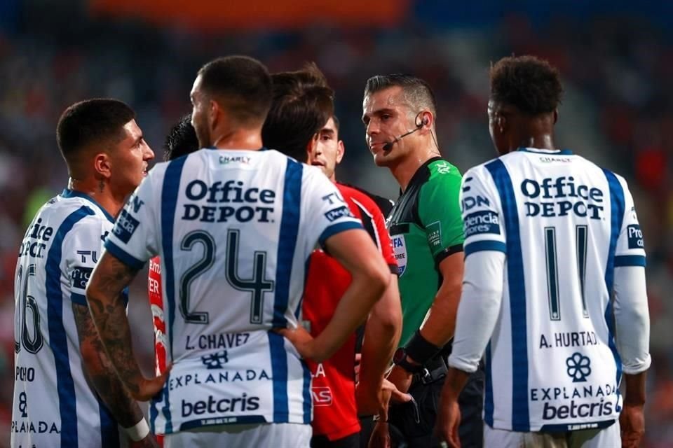 El colegiado Fernando Hernández no tuvo una Final sencilla, pues hubo polémica en sus decisiones del VAR.