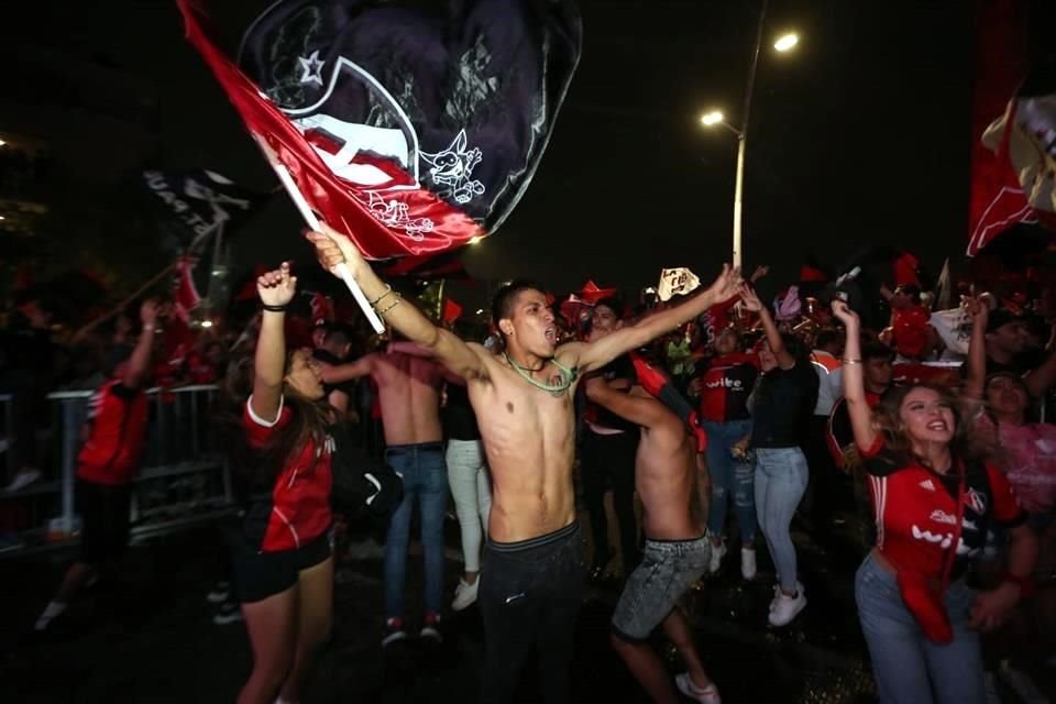 Festejos aficionados del Atlas en Glorieta de los Niños Héroes.